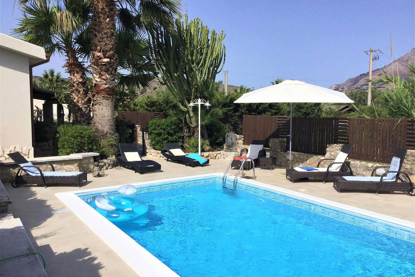 Casa vacanza a Vallo di Mazara a partire da 328€ a notte