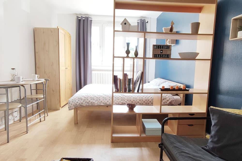 Entire apartment, Superb studio just a stone's throw from Chartres station in Chartres, Chartres region