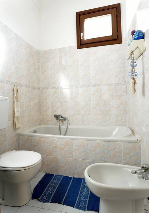 Apartamento entero, Apartamento de vacaciones para 4 personas con balcón/terraza in Oneglia, Imperia