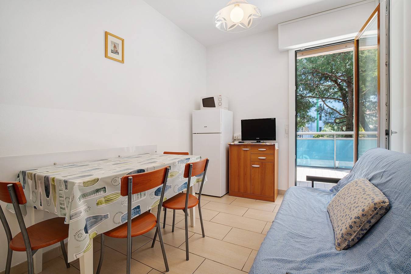 Entire apartment, Apartment 'Condominio Lara A16' with Private Terrace and Air Conditioning in Lido di Jesolo, Jesolo