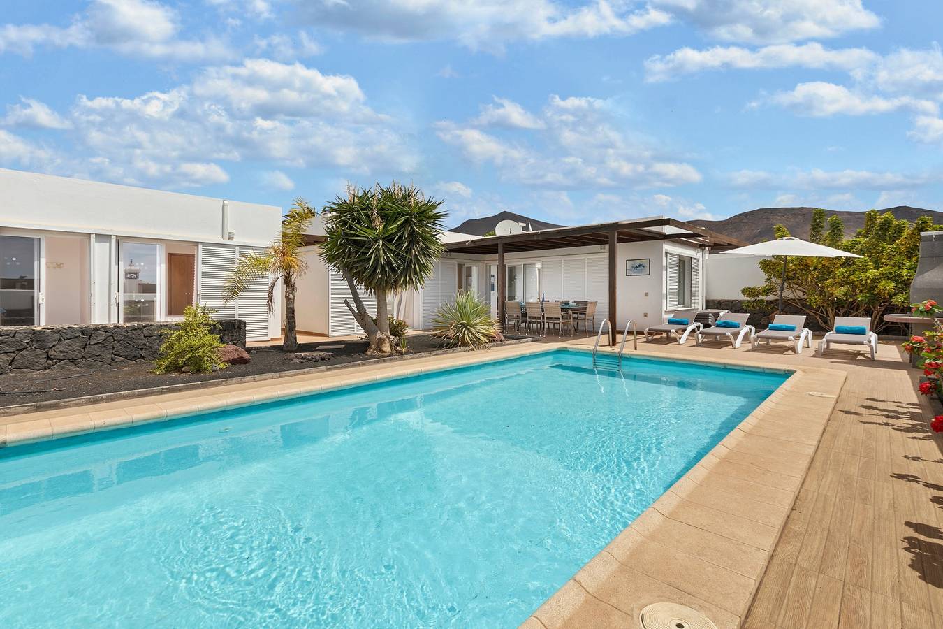Vacation Home 'Casa Canas' with Sea View, Wi-Fi and Air Conditioning in Playa Blanca, Yaiza