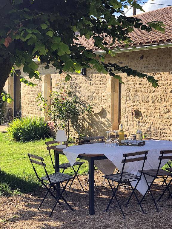 Gîte pour 12 personnes, avec jardin et piscine ainsi que terrasse et jacuzzi dans les Deux-Sèvres - 4