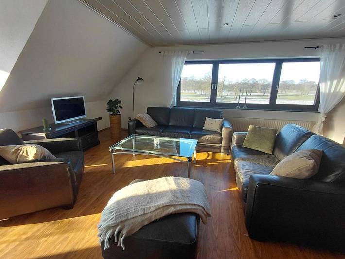 Ferienwohnung für 11 Personen, mit Balkon und Terrasse sowie Garten und Ausblick in Stuhr