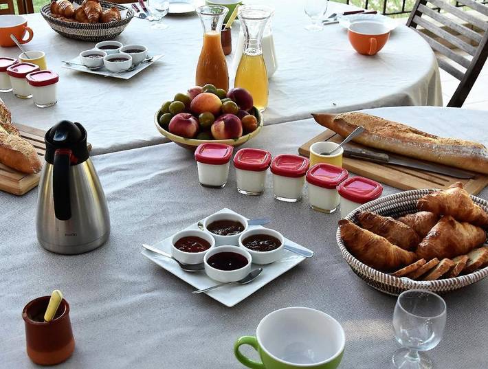 Location de vacances pour 3 personnes, avec piscine et jardin à Berrias-et-Casteljau - 2