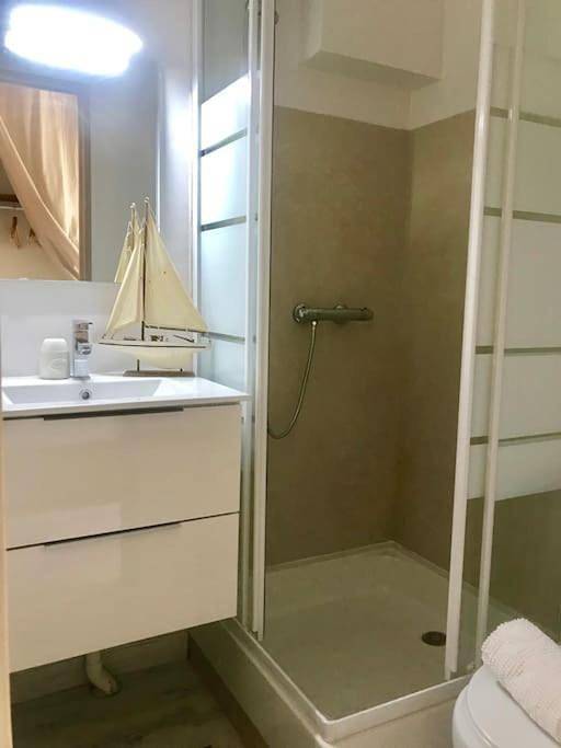 Appartement entier, One-Bedroom Apartment in Venelles, Région d'Aix-en-Provence