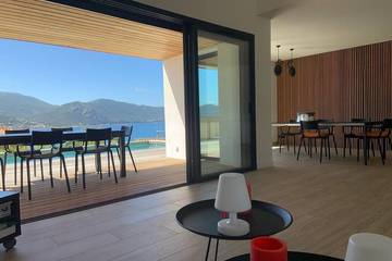 Location de vacances pour 10 personnes, avec terrasse et jardin dans Plage de Lava