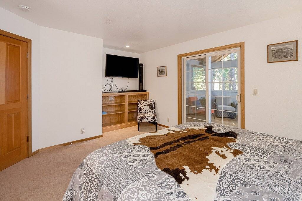 Wooded Alpine Oasis with Sunroom, Fireplace, Shared Hot Tub/Pool/Sauna/Tennis in Northstar California