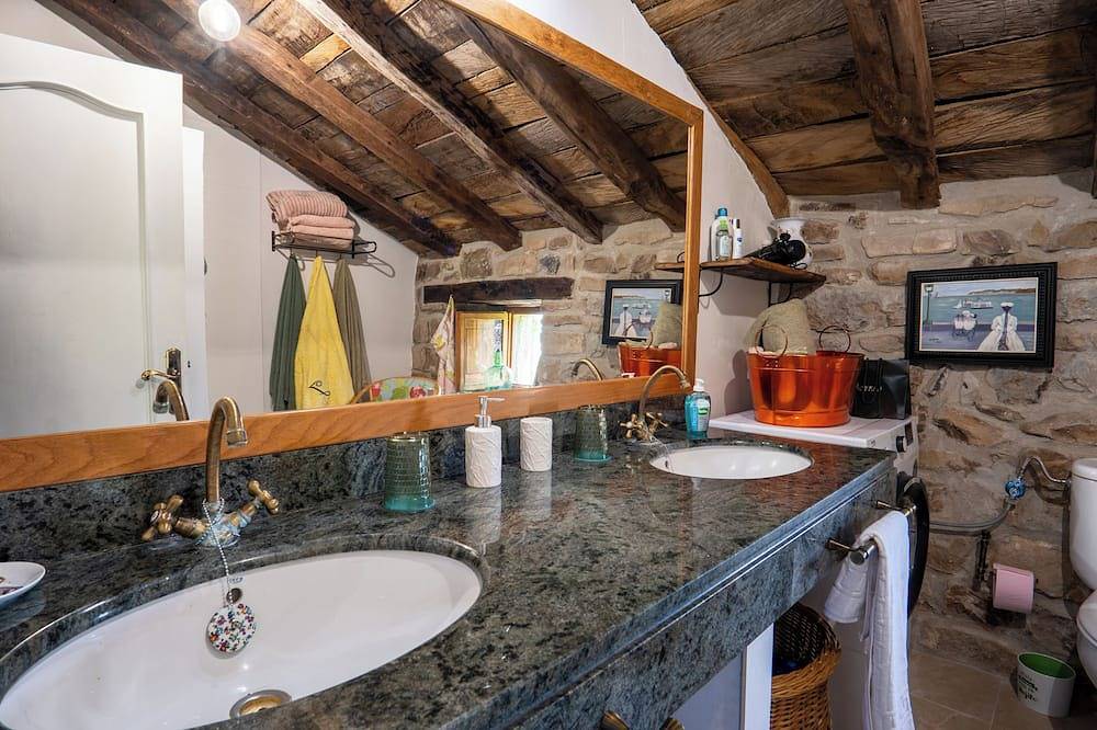 Cosy cottage in Los Valles Pasiegos, Cantabria: Lo Lucas 1920 in San Roque de Riomiera, Valle del Miera