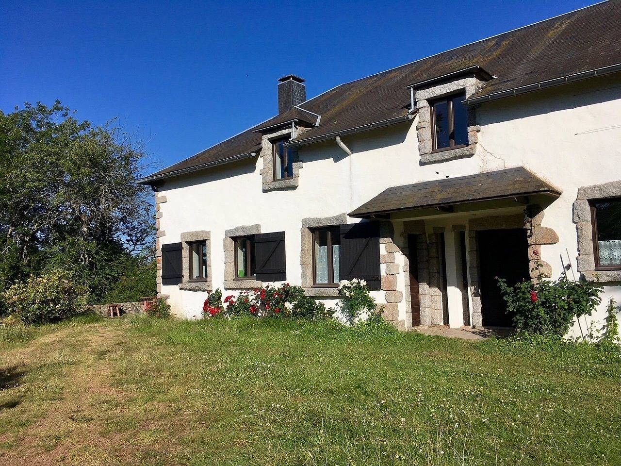 Chambres individuelles, cuisine et salon partagés - Chambre jaune in Moux-en-Morvan, Lac des Settons