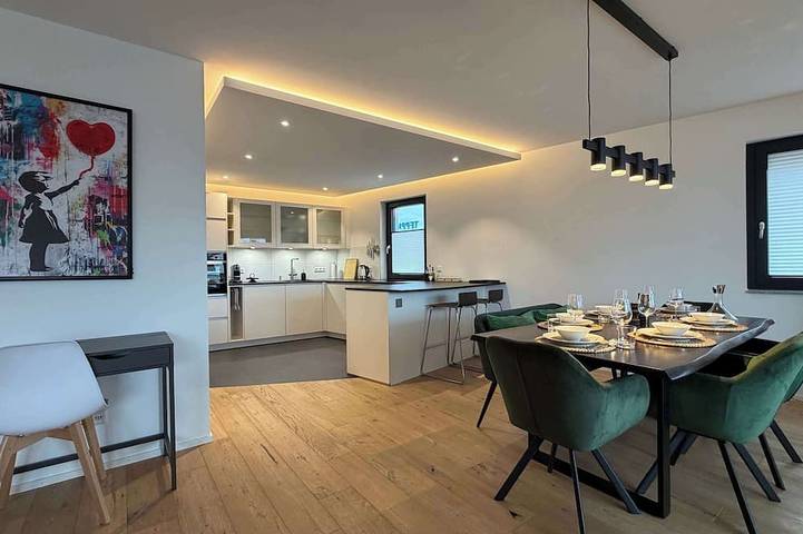 Ferienwohnung für 10 Personen, mit Balkon und Whirlpool in Weil am Rhein