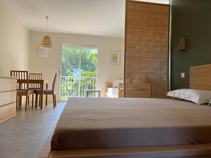 Gîte pour 4 personnes, avec Balcon et Terrasse ainsi que Jardin et Piscine dans Serignan Plage - 2