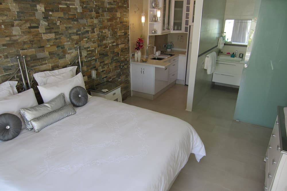 Boutique Bed & Breakfast-Suiten mit Pool, Garten, Wintergarten w / Panorama-Meerblick in Torrequebrada, Benalmádena