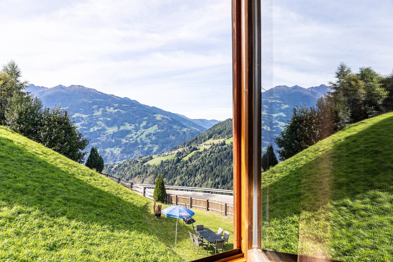 Dz Zirbennest mit grandiosem Ausblick und eigenem Etagenbad in Hainzenberg, Zillertaler Alpen