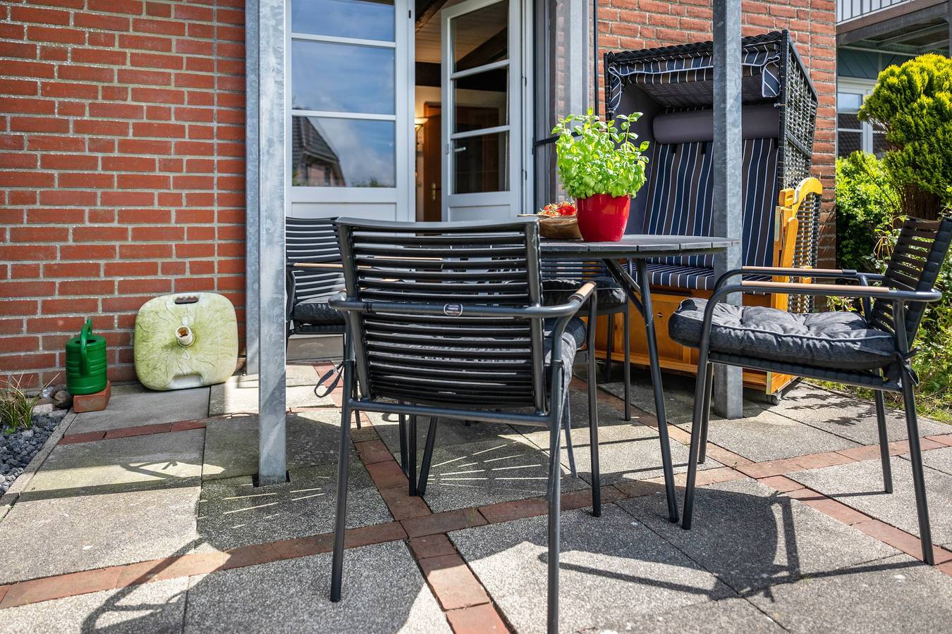 Ganze Wohnung, Ferienwohnung 'To Huus Pellworm' mit privater Terrasse, privatem Garten und Wi-Fi in Pellworm, Nordseeküste