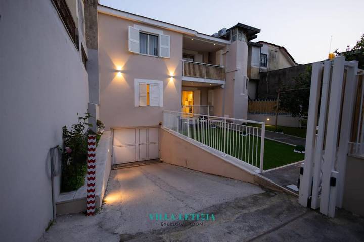 Villa for 17 people, with Balcony and Hot tub as well as Terrace and Garden in Pompei