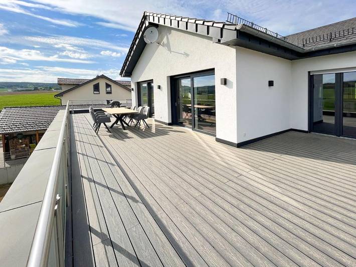 Ferienwohnung für 4 Personen, mit Balkon und Terrasse sowie Sauna und Ausblick in Rock am Ring