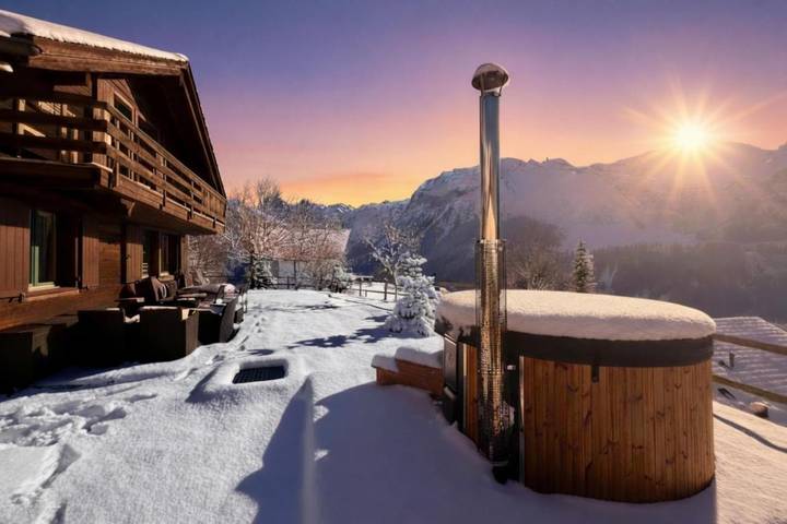 Chalet für 6 Personen, mit Balkon und Whirlpool sowie Terrasse und Garten in Engelberg