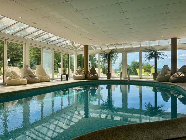 Hôtel pour 4 personnes, avec vue ainsi que jardin et piscine, animaux acceptés à Champagneux - 2