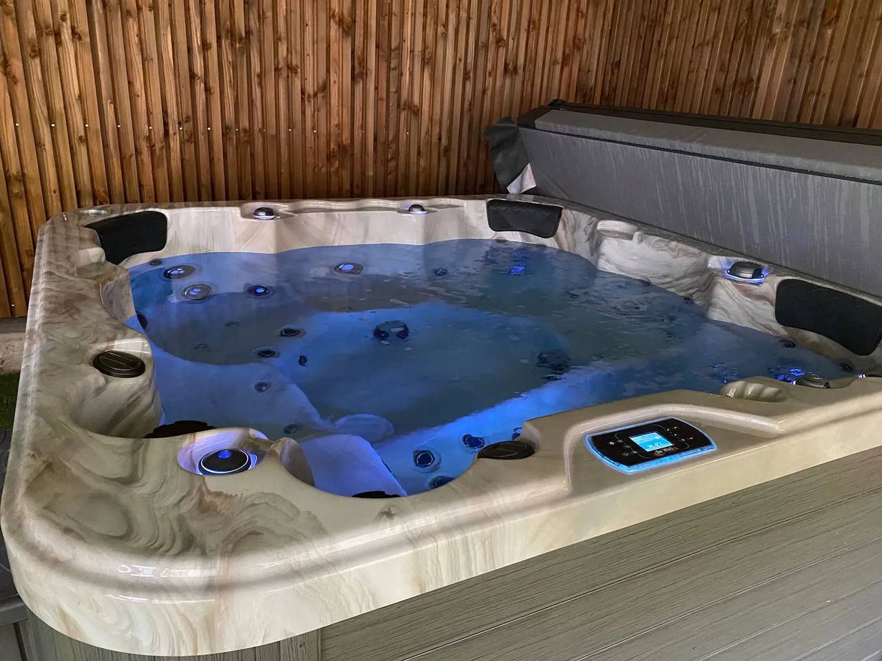 Encantadora casa con jacuzzi en Loches in Loches, Loches region