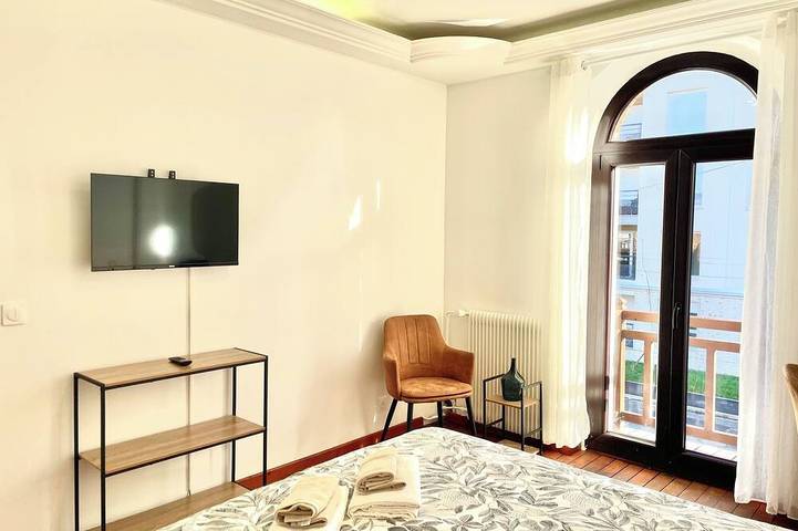 ⭐ Villa Foch Prestige | 4 Ch. | Jardin & Parking | Disney/Meaux/Paris Cdg⭐ in Meaux, Seine-et-Marne