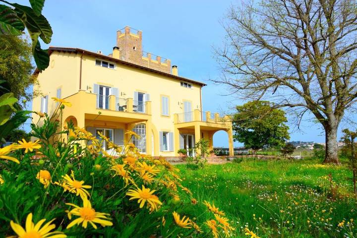 Casa vacanza per 10 persone, con Idromassaggio e Terrazza nonché Giardino e Panorama a Genzano di Roma