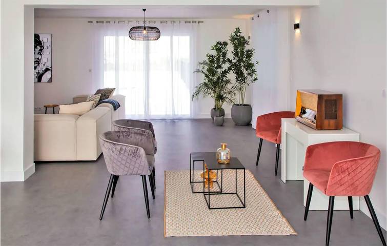 Appartement relaxant avec piscine et jardin - près de La Cisse in La Chapelle-Vendômoise, Région de Blois
