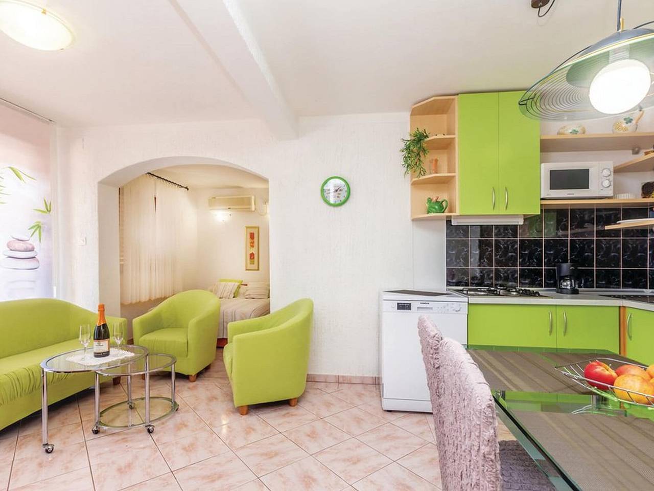 Ganze Wohnung, Apartments Paola - Studio Apartment with Terrace and Sea View in Cesarica, Naturpark Velebit