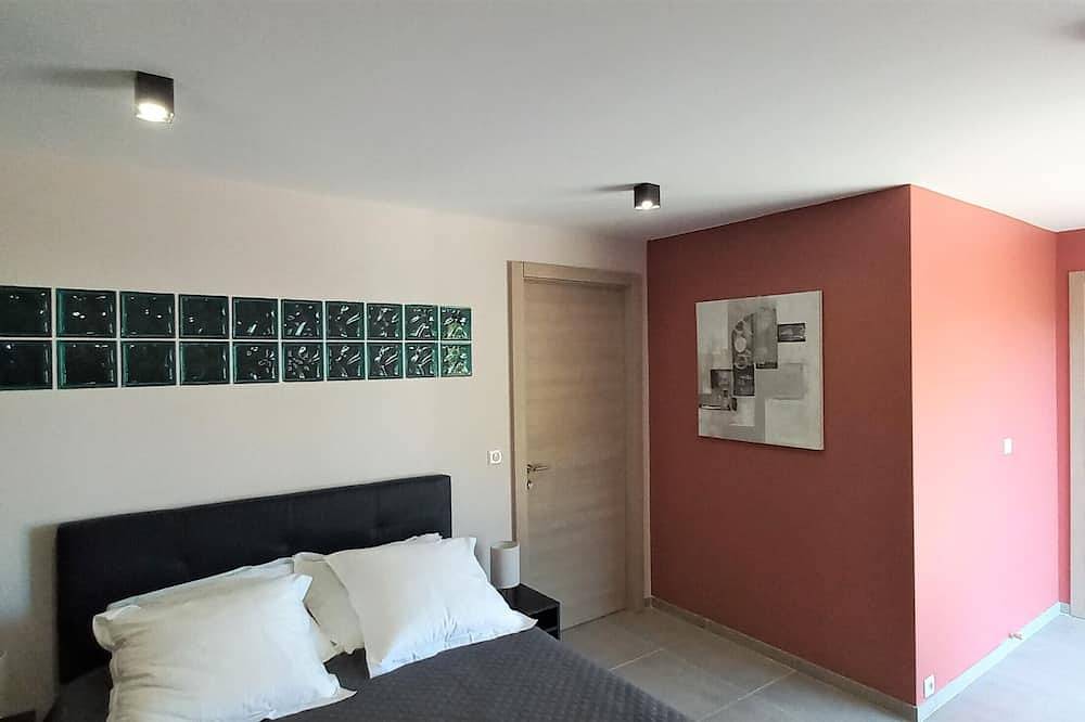 Geheel appartement, T3 apartement adjoining a luxury villa, 6 people, 70m2 in La Roquette-sur-Siagne, Cannes regio