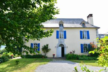 Gîte pour 11 personnes, avec jardin et terrasse à Asson