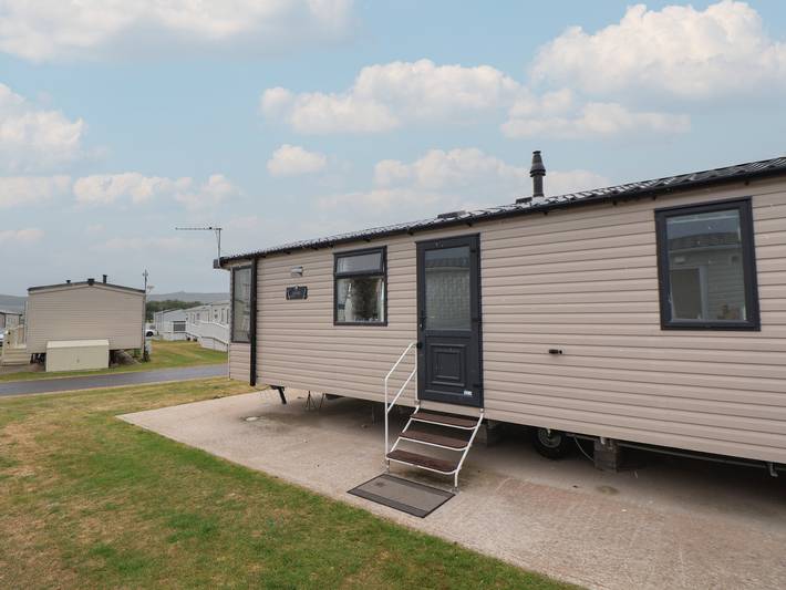 Caravan for 8 people, with Pool in Towyn