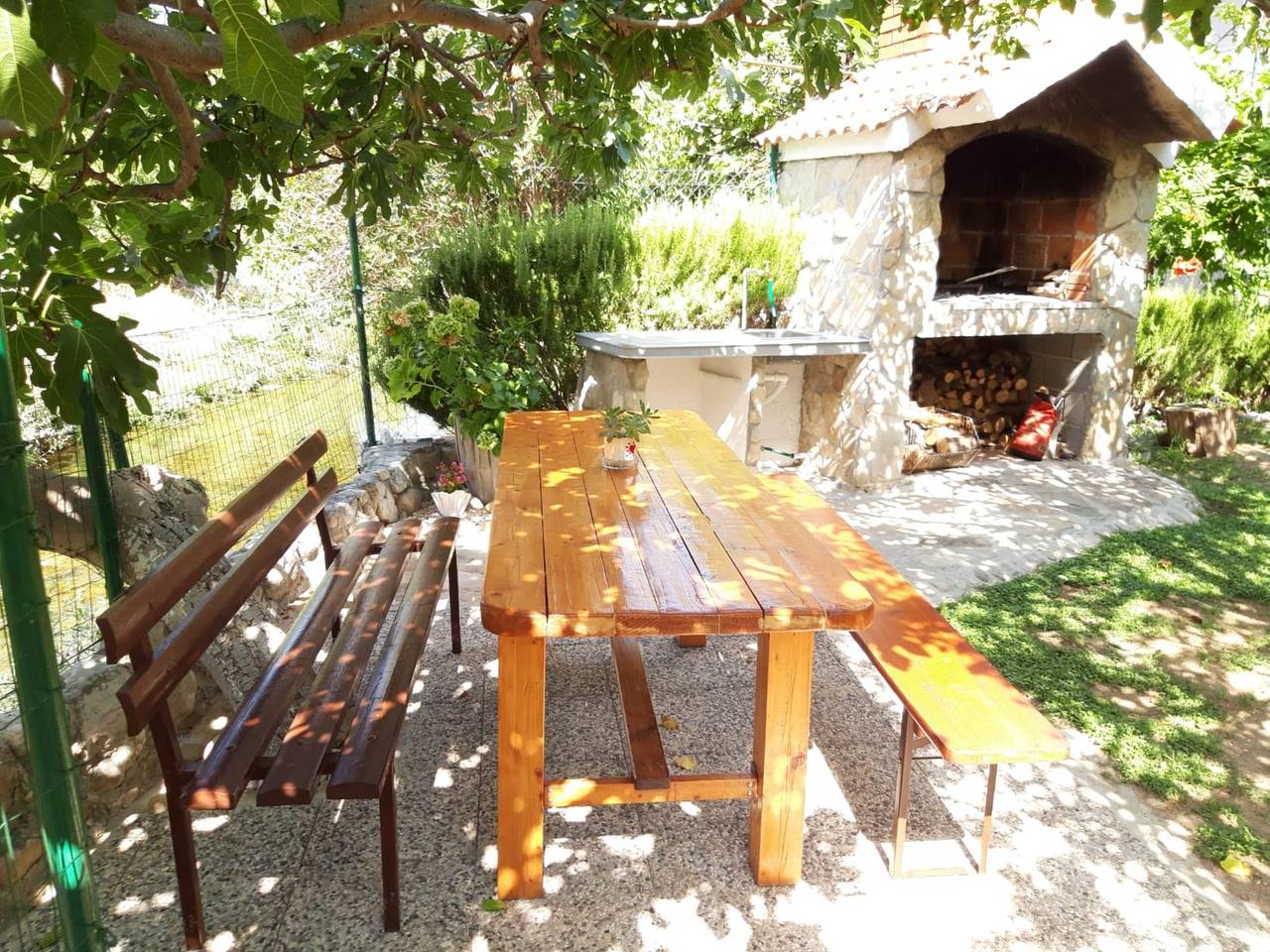 House with large garden, right next to the river in Split-Dalmatie