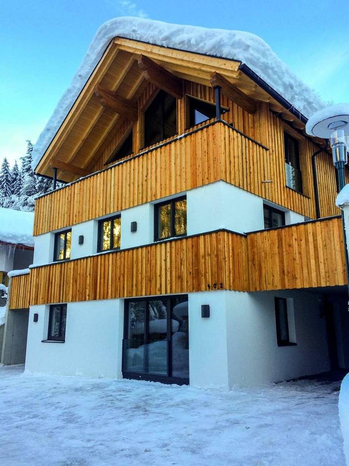 Chalet für 10 Personen, mit Balkon und Terrasse sowie Garten und Sauna in See