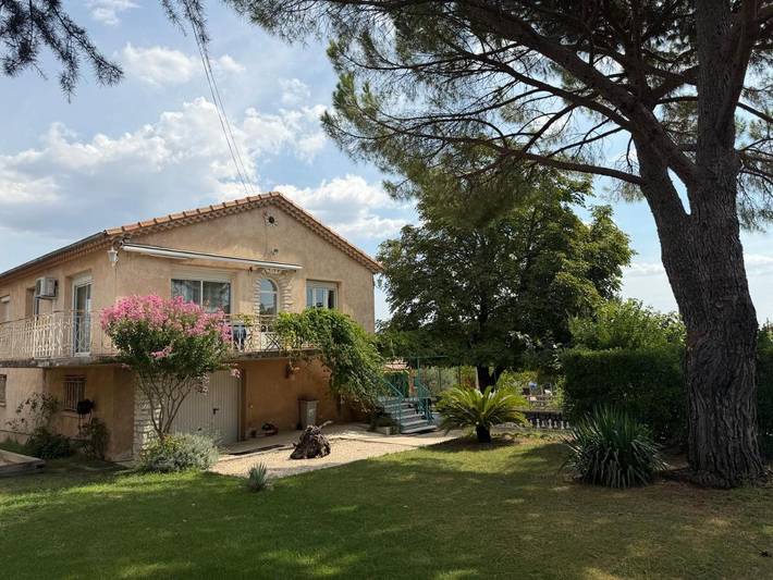 Appartement de vacances pour 4 personnes, avec Balcon et Terrasse ainsi que Jardin et Piscine