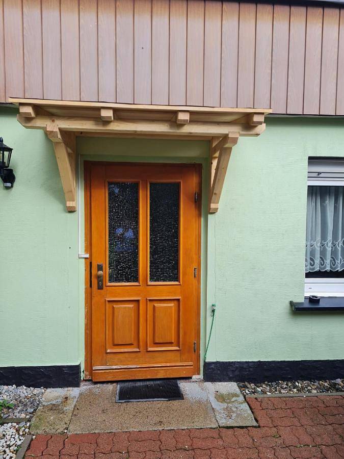 Ferienwohnung für 3 Personen, mit Terrasse und Garten sowie Ausblick in Tanne