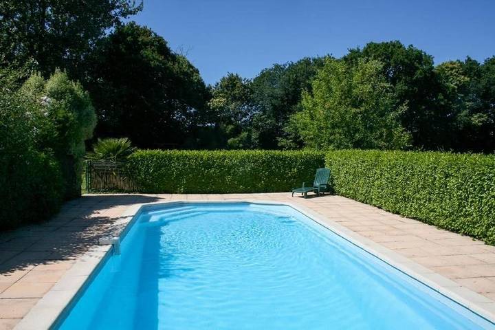 Location de vacances pour 2 personnes, avec piscine et jardin ainsi que vue et terrasse à Plouagat - 2