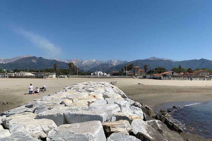 Appartamento intero, Casa Vacanze Il Pontile Trilo 4 1/2 Piano in Marina di Massa, Massa
