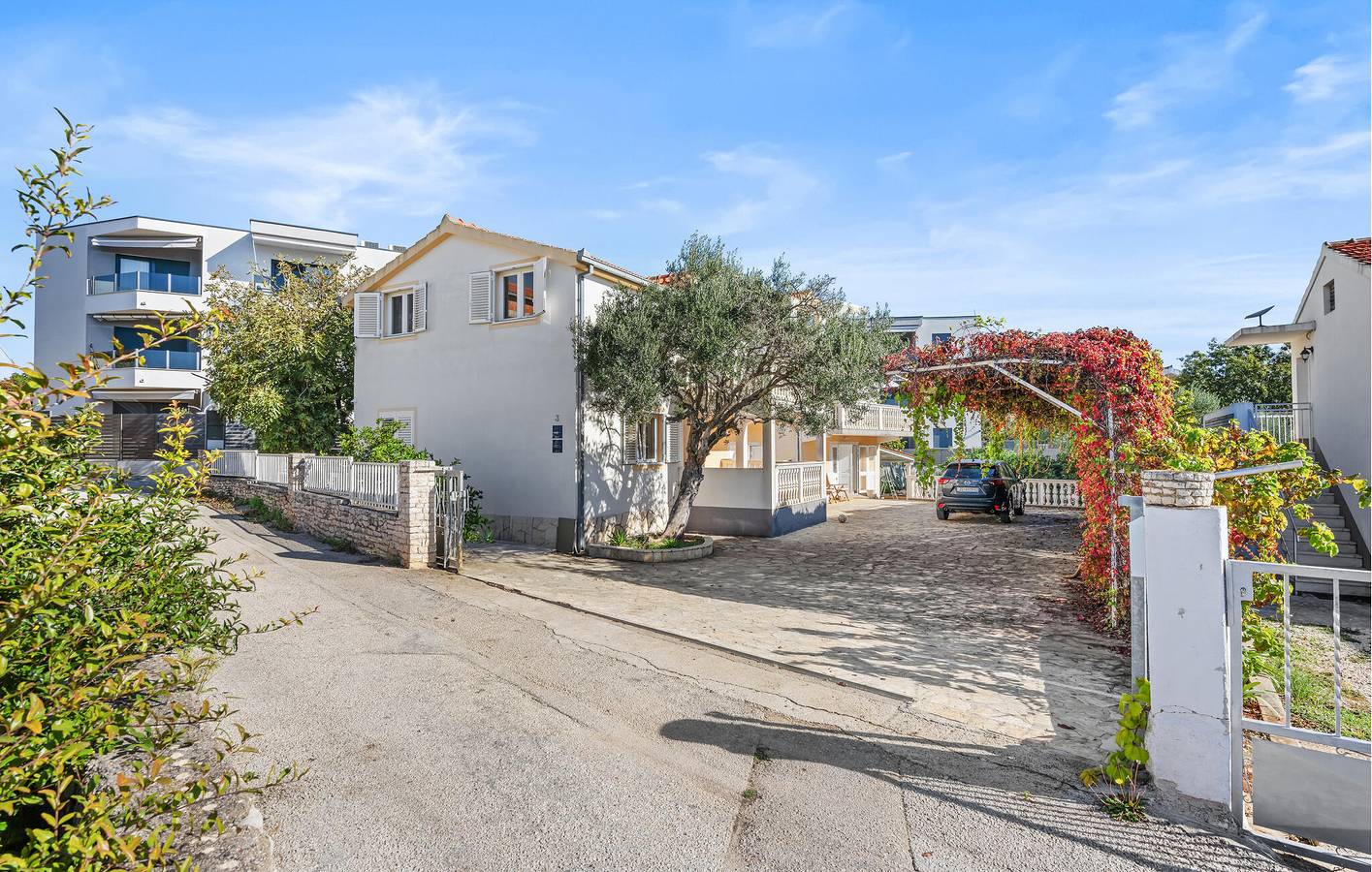 Appartement de vacances entier, Appartement vue mer avec Wifi, AC, Parking et Terrasse - 2km de la plage in Rogoznica, Šibenik-Knin