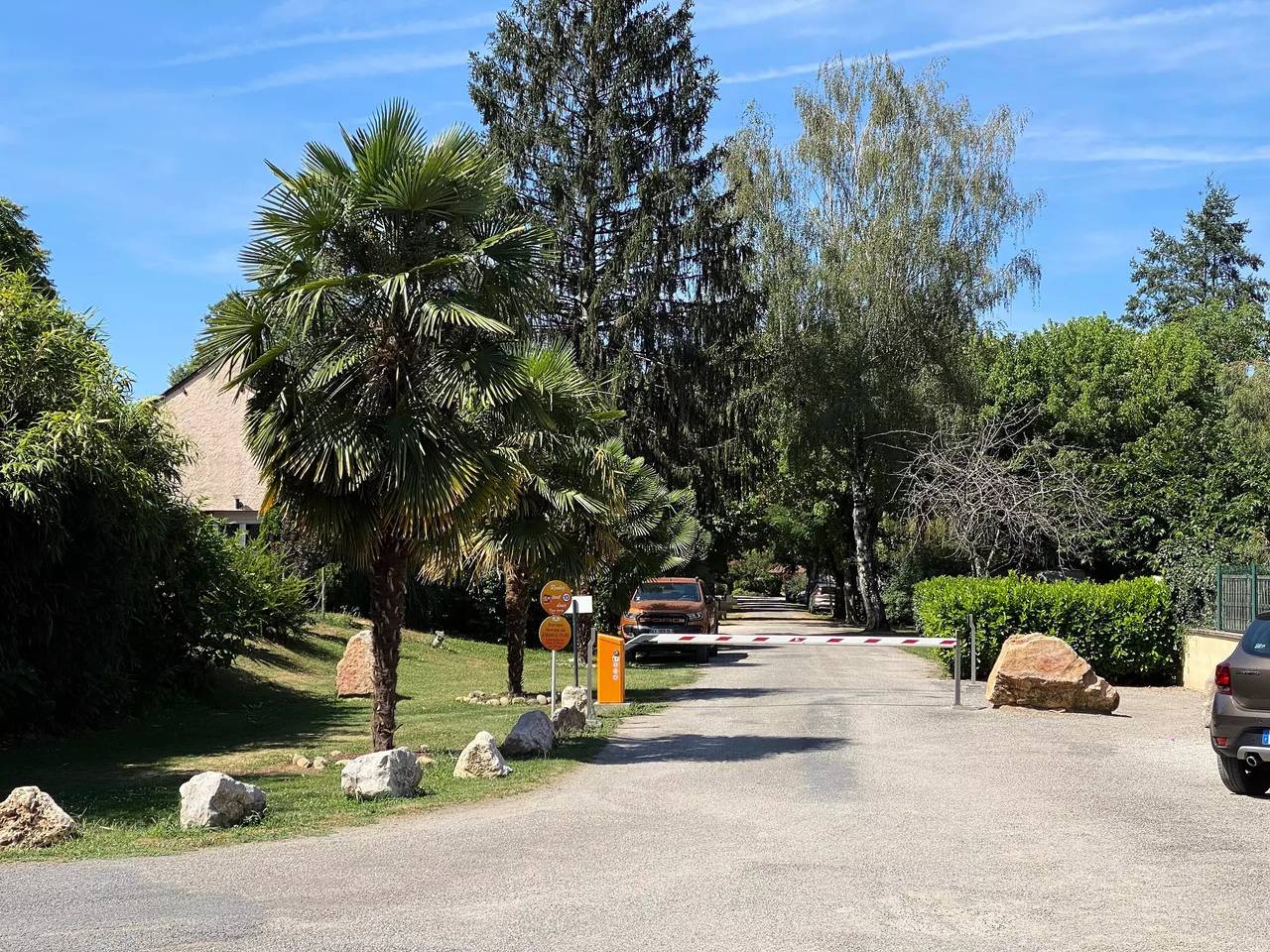 Mobil-home Trigano -30m2, 3 chbres, Tv, 4/6pers 6 personnes in Puybrun, Massif central