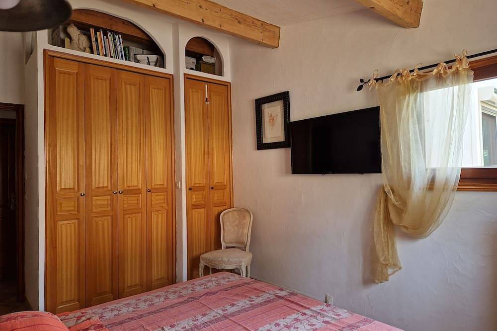 Single-storey, air-conditioned house with private pool.   in La Colle-sur-Loup, Region de Cannes