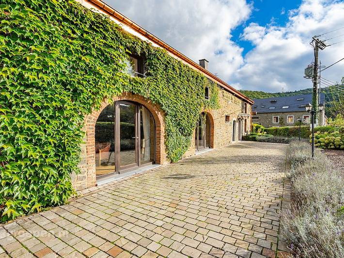 Vakantiehuis voor 29 personen, with balkon/terras and sauna as well as terras in Rendeux