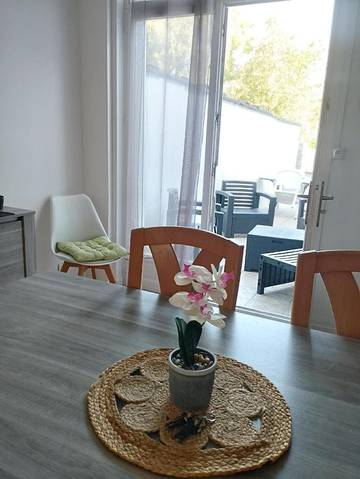 Gîte pour 6 personnes, avec terrasse et jardin dans Lomme