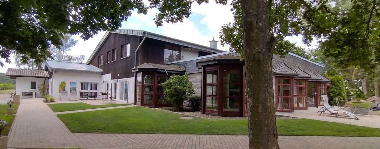 Ferienwohnung für 2 Personen, mit Ausblick und Terrasse sowie Garten - 1