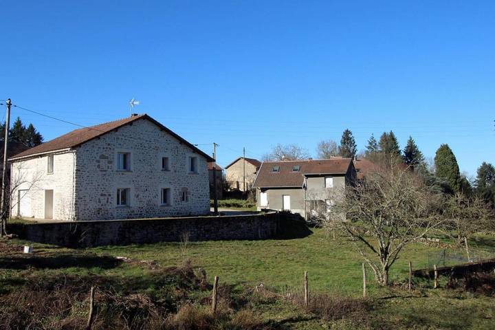 Gîte pour 7 personnes, avec jardin à Saint-Sornin-Leulac