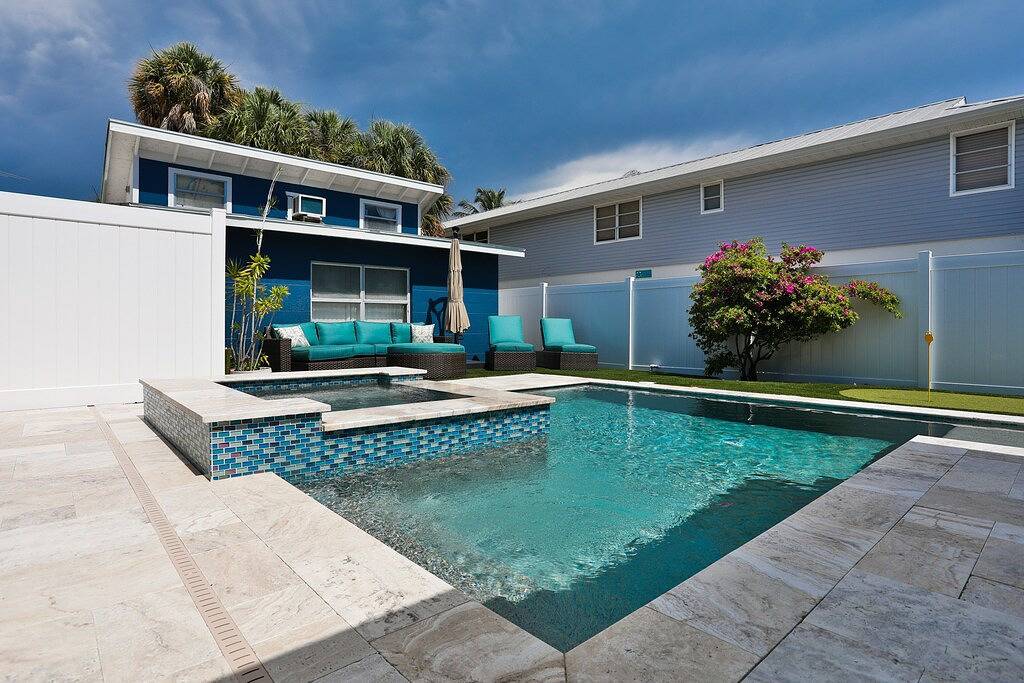 Renovated home w/fenced yard, brand-new pool, spa, foosball - steps to beach in Holmes Beach, Anna Maria Island
