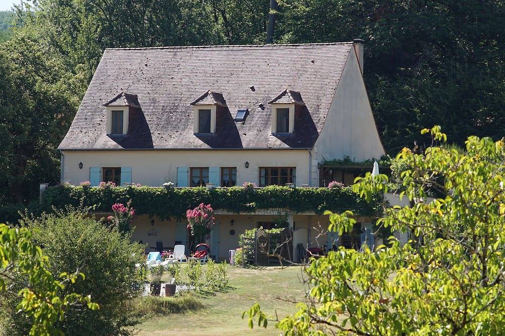 Apartamento entero, Two bedroom ground floor apartment, quiet location, ideal for young families. in Domme, Périgord Noir