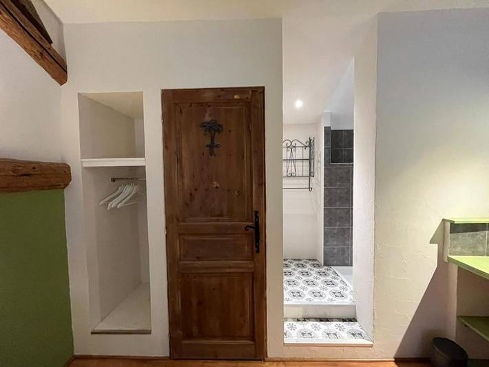 Location de vacances pour 2 personnes, avec terrasse ainsi que vue et jardin à Souspierre - 4