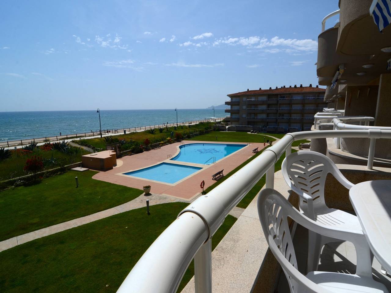 Appartement entier, Appartement 2 ch pour 6 pers près plage, piscine commune in Els Griells, Costa Brava