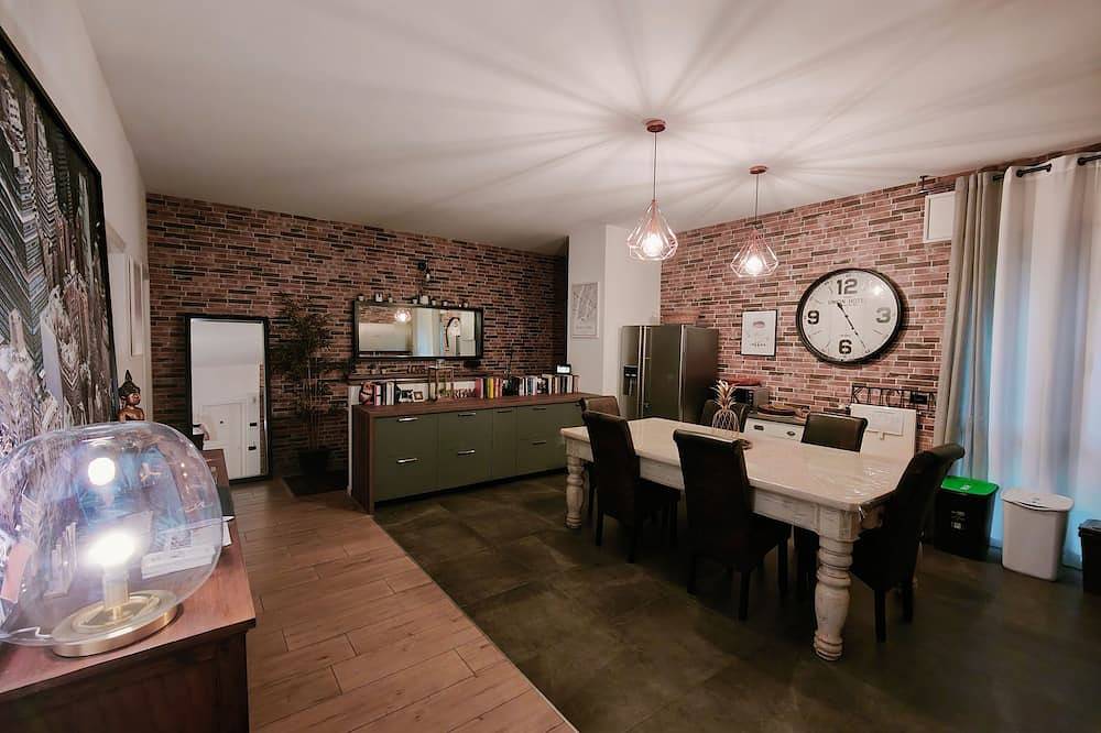 3) Double room with private bathroom 8 minutes from Milan Malpensa Airport. in Gallarate, Varese Provinz