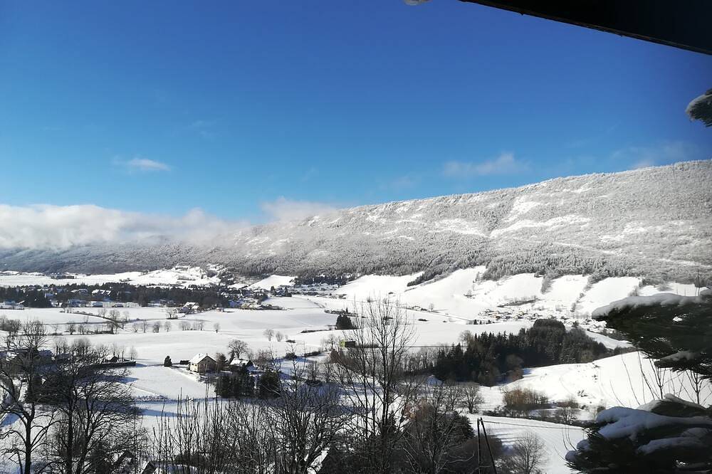 Entire apartment, 😷👍Rdc Maison Roches Rousses.3Pers. Private land and terrace. Nice view. in Lans-en-Vercors, Parc naturel régional du Vercors