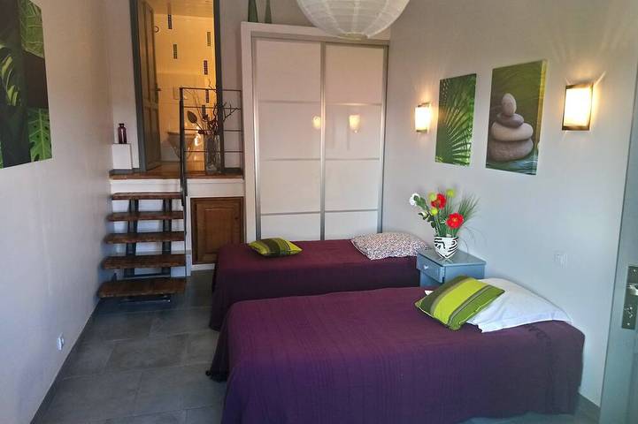 Bel appart rez de jardin en villa, vue mer superbe, idéal pour repos et enfants! in Bastia, Cap Corse